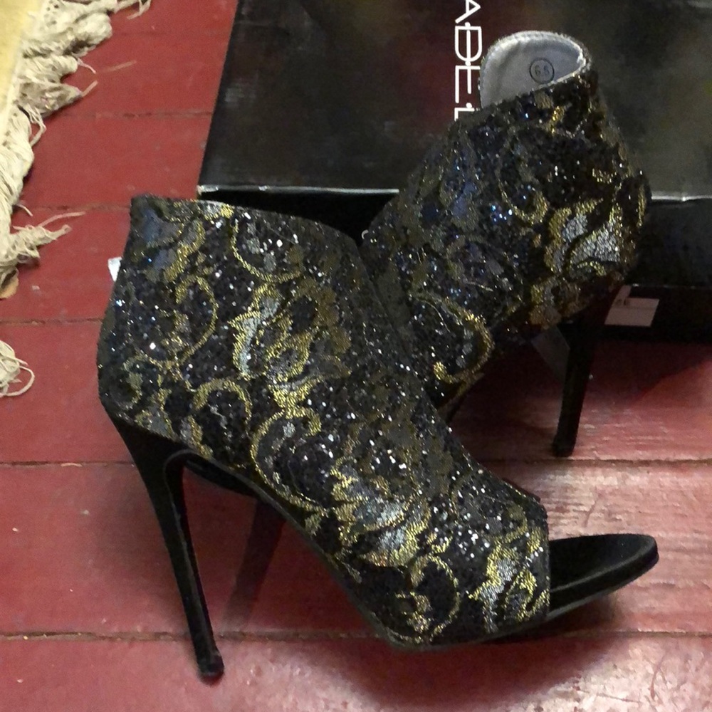 Clabel heels